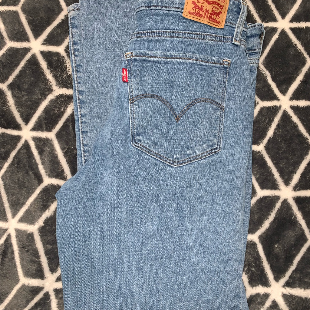 Levis Jeans 711